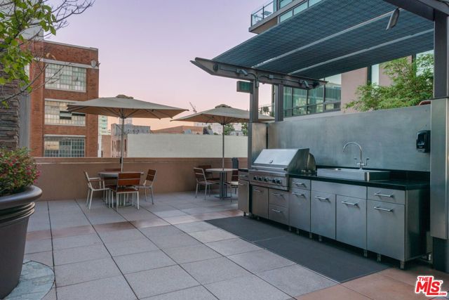 1111 S Grand Avenue, Los Angeles CA: https://media.crmls.org/mediaz/bd434ab3-9a49-49f0-88a0-cbbff97f1d83.jpg