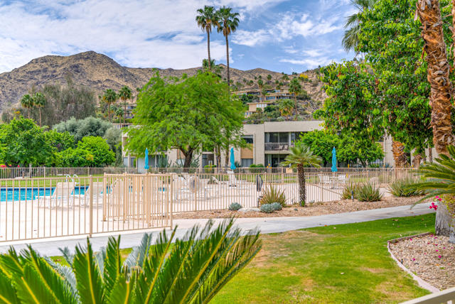 477 Desert Lakes Drive, Palm Springs CA: https://media.crmls.org/mediaz/bd43f3dd-c558-4a56-af71-8155486fbbb4.jpg