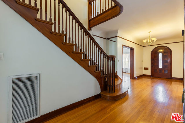 955 S Highland Avenue, Los Angeles CA: https://media.crmls.org/mediaz/bd43fe18-a677-4af3-acdc-e54d7cdaa8a0.jpg