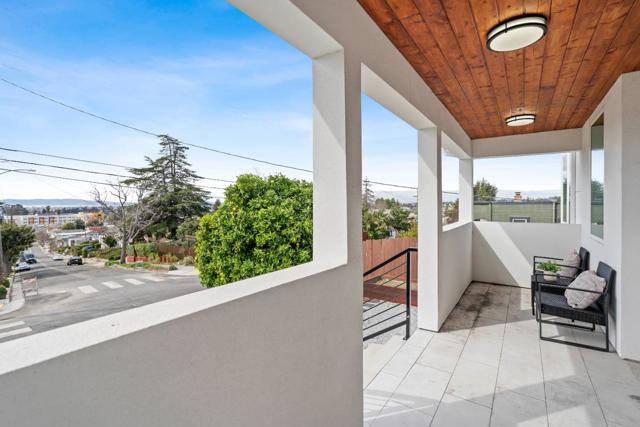 3807 Madrone Avenue, Oakland CA: https://media.crmls.org/mediaz/bd444a66-7fd0-4f8c-bee7-badddac4fb8a.jpg
