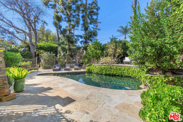 10155 Valley Spring Lane, Toluca Lake CA: https://media.crmls.org/mediaz/bd448460-19bf-49b6-bbbf-00d021f4d513.jpg