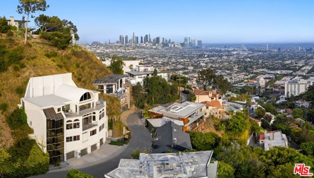 8435 Franklin Avenue, Los Angeles, California 90069, 5 Bedrooms Bedrooms, ,5 BathroomsBathrooms,Single Family Residence,For Sale,Franklin,24400525