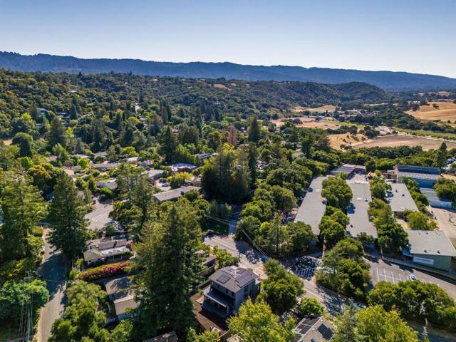 369 La Cuesta Drive, Portola Valley CA: https://media.crmls.org/mediaz/bd4596bc-a8c3-499d-b04b-8ff2db4fae2d.jpg