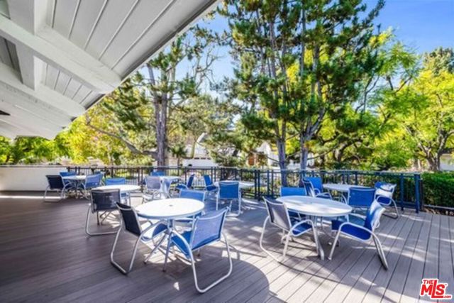 10221 Briarwood Drive, Los Angeles CA: https://media.crmls.org/mediaz/bd45c453-f928-4b9f-92c0-769d838210c1.jpg