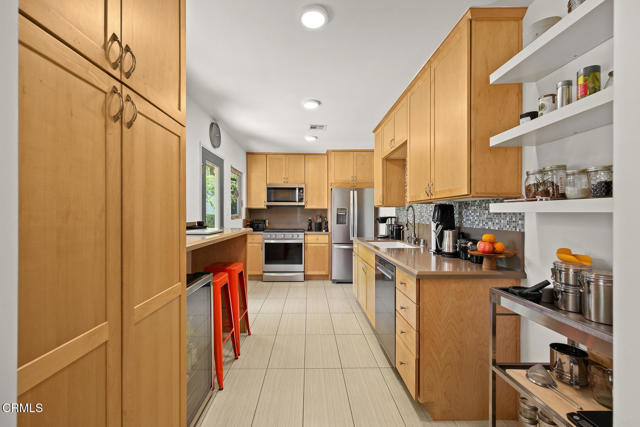 10316 Newhome Avenue, Sunland CA: https://media.crmls.org/mediaz/bd46510d-4d18-4aaf-aafb-51c82a6f8e84.jpg