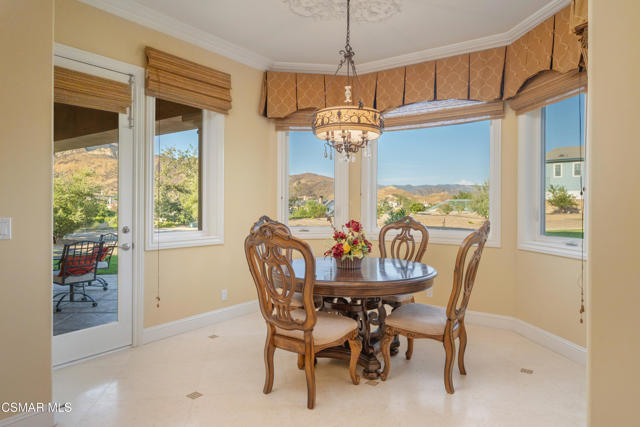 2462 Lost Canyons Drive, Simi Valley CA: https://media.crmls.org/mediaz/bd469754-a856-4a55-91cb-92b8900d61ba.jpg