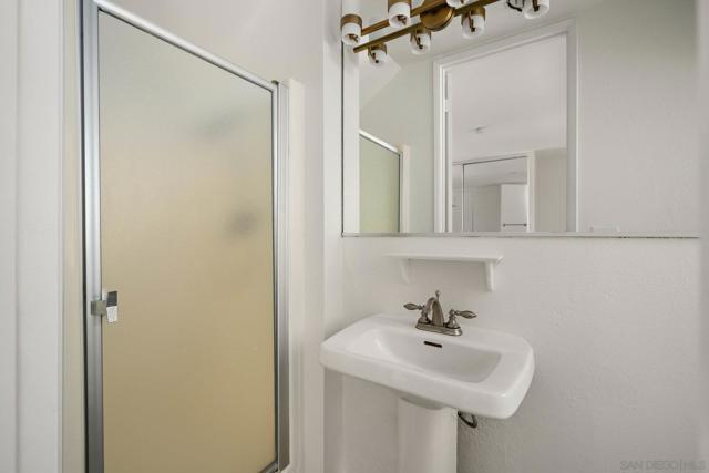 2544 Navarra Rd, Carlsbad CA: https://media.crmls.org/mediaz/bd475e43-18f2-4373-b473-45824bff87c1.jpg