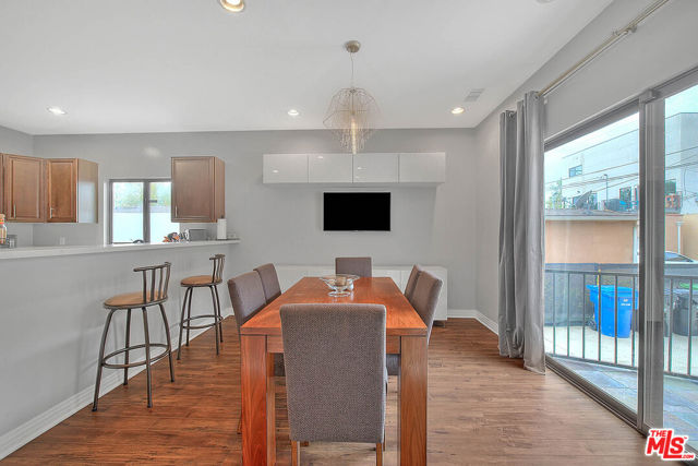 1821 S Sycamore Avenue, Los Angeles CA: https://media.crmls.org/mediaz/bd47de7d-d2f7-4497-9188-7cdd9e2e44ca.jpg