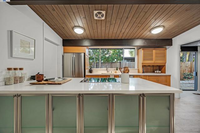 4004 Salem St, Concord CA: https://media.crmls.org/mediaz/bd47f481-ac40-40da-962a-6e3728a579dc.jpg