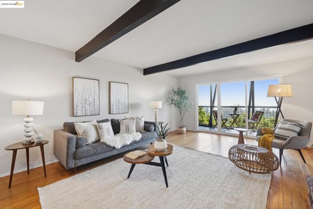 5920 Ascot Dr, Oakland CA: https://media.crmls.org/mediaz/bd4809be-2186-4c0b-a04b-083d6c4fe4b4.jpg