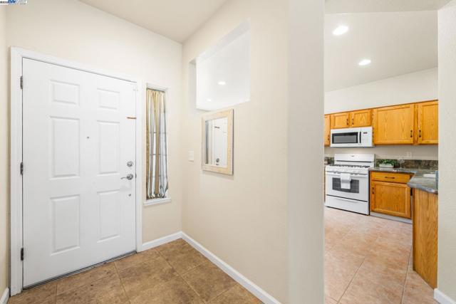 1983 Cork Oak Ln, Manteca CA: https://media.crmls.org/mediaz/bd48d933-8e20-4a04-8658-54b4da1ef519.jpg