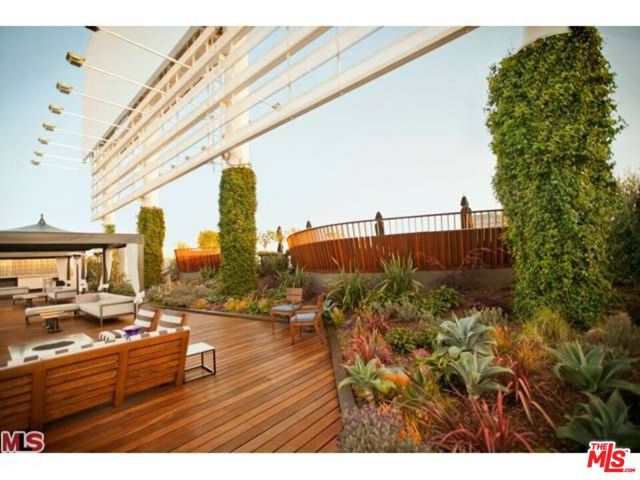 6250 HOLLYWOOD Boulevard, Los Angeles CA: https://media.crmls.org/mediaz/bd490c76-fc92-4367-a0d6-681146ee0c88.jpg