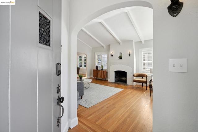 Image 3 of 37 For 1633 Trestle Glen Rd