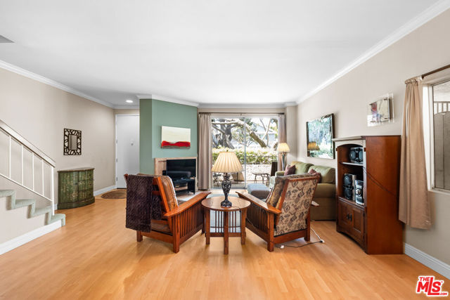 2405 34th Street, Santa Monica CA: https://media.crmls.org/mediaz/bd4962ed-43e4-4bea-af84-b3184a14134c.jpg