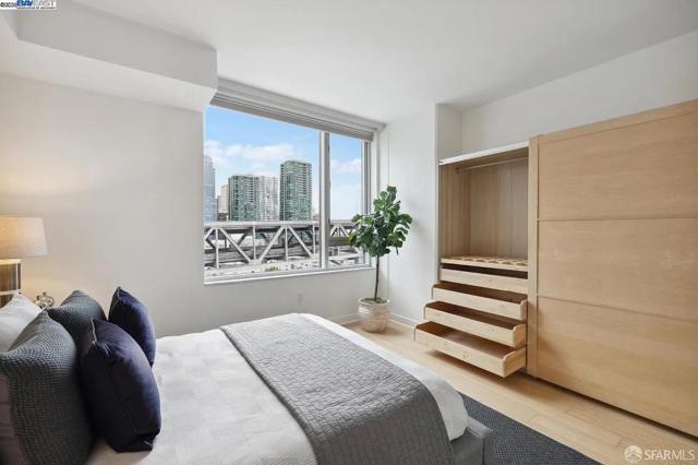 0 501 Beale Street, San Francisco CA: https://media.crmls.org/mediaz/bd498e7e-c517-489c-b0e2-7a3498ee1085.jpg