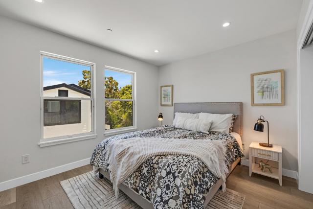 35 Arch Street, Redwood City CA: https://media.crmls.org/mediaz/bd4998ec-a4b4-40ea-9f0c-9d769f595bb1.jpg