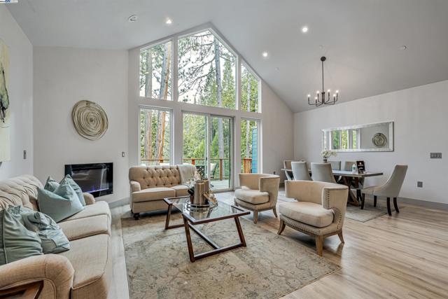 20244 Lower Skyridge Dr, Groveland CA: https://media.crmls.org/mediaz/bd49ac81-f4da-4f2e-8b56-a6259c95ea8b.jpg
