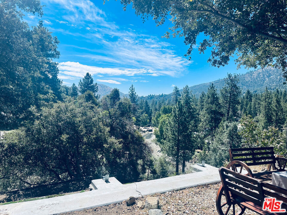https://media.crmls.org/mediaz/bd49fb65-43ce-4730-a336-c00bf2886ffb.jpg?preset=X-Large