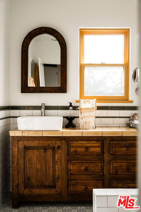 https://media.crmls.org/mediaz/bd4a018f-54a4-4063-b6f1-5945370153de.jpg?preset=X-Large