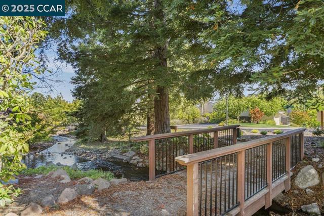 955 Camino Verde Cir, Walnut Creek CA: https://media.crmls.org/mediaz/bd4a78dc-98a6-4016-a558-b8977640cd60.jpg
