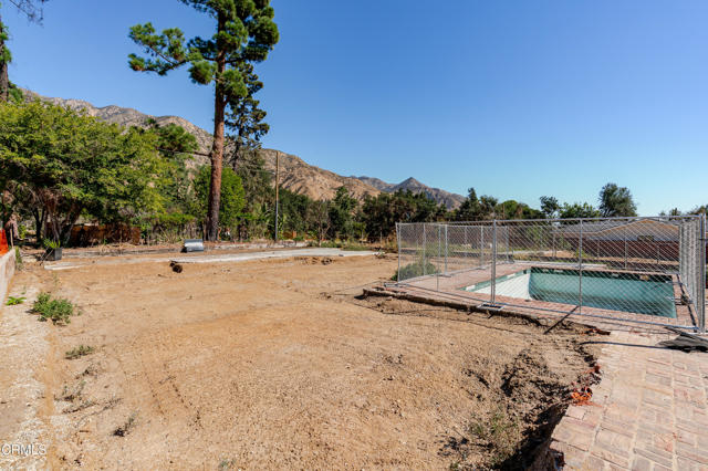 Detail Gallery Image 3 of 14 For 1233 Sagemont Pl, Altadena,  CA 91001 - – Beds | – Baths