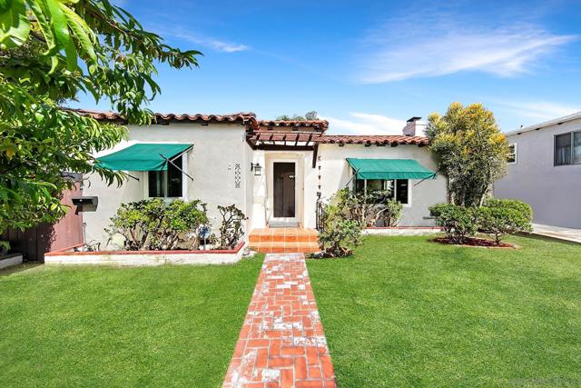 309 11 E Ave, Coronado CA: https://media.crmls.org/mediaz/bd4b097a-99fa-45fb-bf08-82708a6df062.jpg