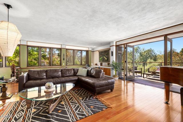 4639 El Camino Corto, La Canada Flintridge CA: https://media.crmls.org/mediaz/bd4ba207-0f05-4a2c-bdcc-4a8cdb8fe5d3.jpg