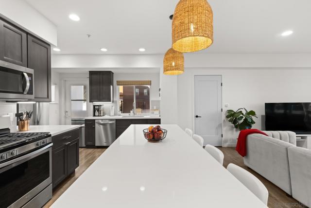 4100 Voltaire St, San Diego CA: https://media.crmls.org/mediaz/bd4bbe85-0e36-4a64-9b1f-6f58152e2301.jpg