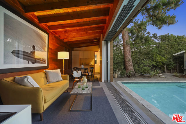 12815 Sarah Street, Studio City CA: https://media.crmls.org/mediaz/bd4c35b9-4381-4257-8e23-8fff97e316de.jpg