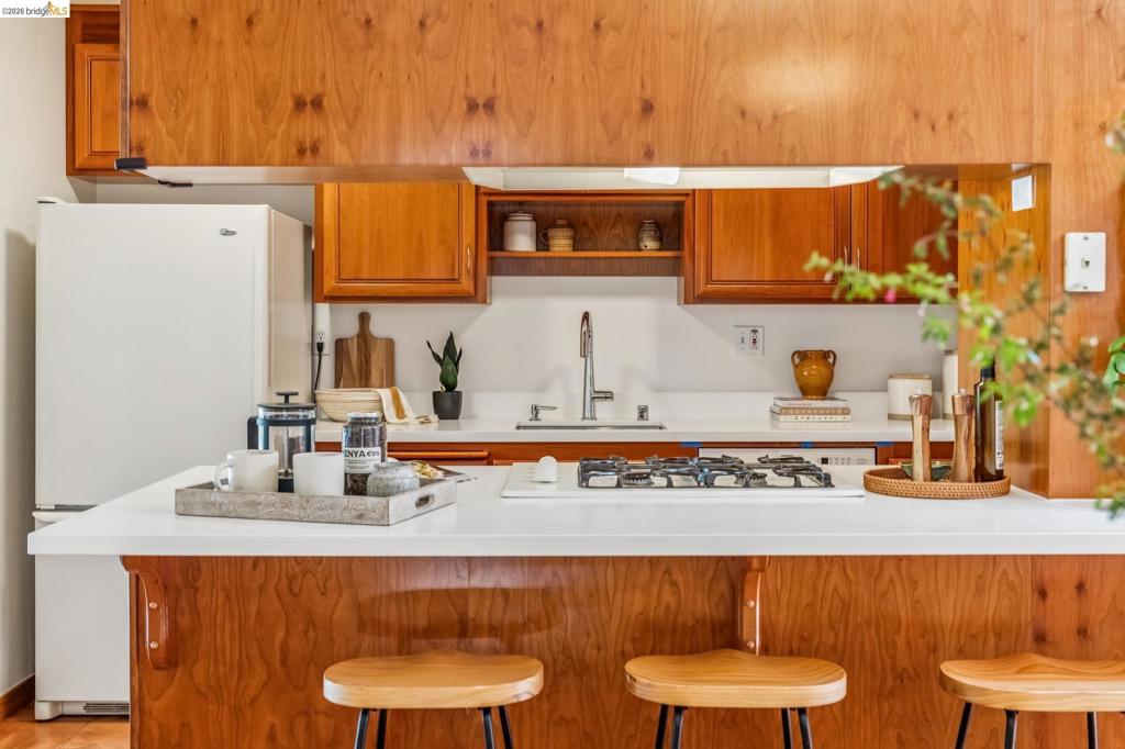 https://media.crmls.org/mediaz/bd4c6f2e-a5ee-4a94-8396-ad1d60195261.jpg?preset=X-Large