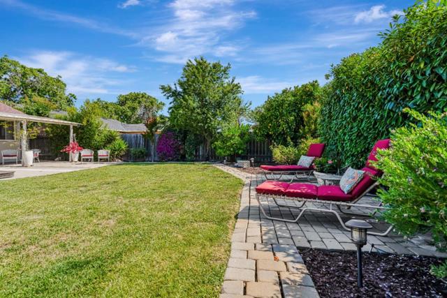 1320 Windermere Avenue, Menlo Park CA: https://media.crmls.org/mediaz/bd4cc1f6-9481-4999-9dd6-b998d6fdb668.jpg