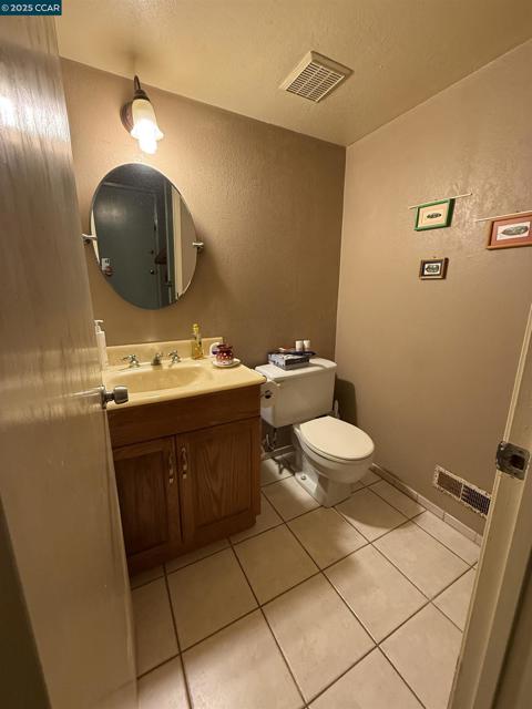 278 6th St, Richmond CA: https://media.crmls.org/mediaz/bd4dc560-0797-454e-aeec-7a488b98e83d.jpg