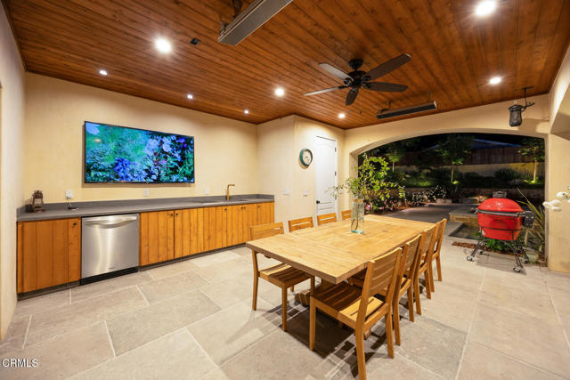 2060 Windover Road, Pasadena CA: https://media.crmls.org/mediaz/bd4dde2d-c4f1-48de-a18e-de03e30aa052.jpg