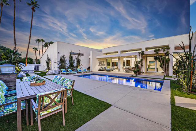 49120 Sunrose Lane, Palm Desert CA: https://media.crmls.org/mediaz/bd4e22e0-727a-417c-a1a8-47681f9d27bf.jpg