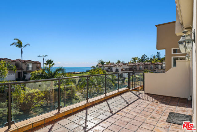 6436 Lunita Road, Malibu CA: https://media.crmls.org/mediaz/bd4e2e28-88b1-46ff-87f9-a696b7afce64.jpg