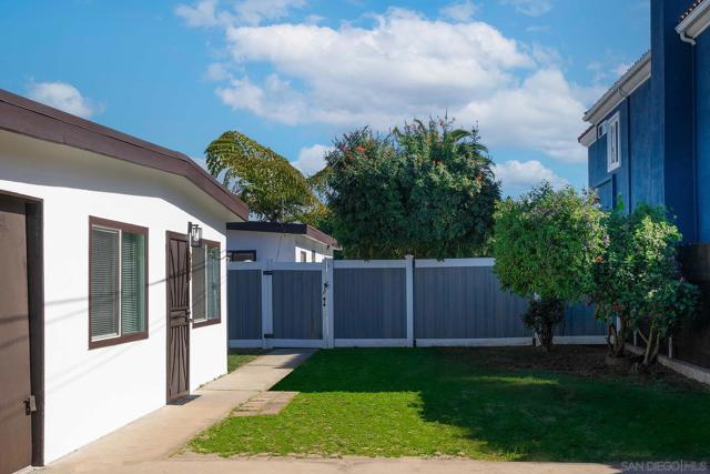 928 Flroida Street, Imperial Beach CA: https://media.crmls.org/mediaz/bd4e4c85-567c-411e-8dc3-0dbc0d1c92cc.jpg