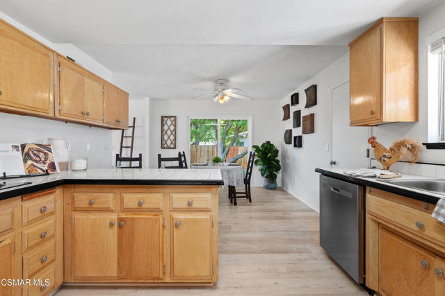 951 Tapies Court, Newbury Park CA: https://media.crmls.org/mediaz/bd4eef41-441a-4b51-9767-98323b0a9ea5.jpg