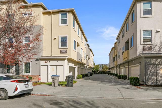 1038 Giacomo Lane, San Jose CA: https://media.crmls.org/mediaz/bd4efc7d-56ec-46e1-994f-111e2d25b023.jpg