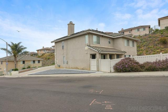 2176 Pointe Pkwy, Spring Valley CA: https://media.crmls.org/mediaz/bd4f047b-4887-4a8c-9138-7de3877e225b.jpg