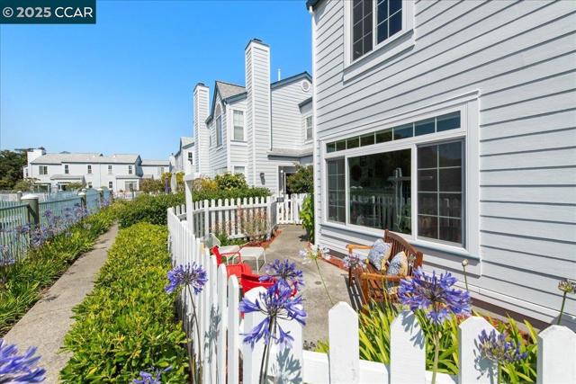 609 Commodore Dr, Richmond CA: https://media.crmls.org/mediaz/bd4f6acd-9ba3-48da-8319-86657003832f.jpg