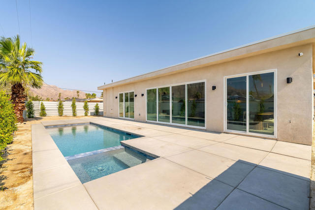 361 W Sunview Avenue, Palm Springs CA: https://media.crmls.org/mediaz/bd4fa7b8-6b2a-42f8-994d-7b01aeea5670.jpg