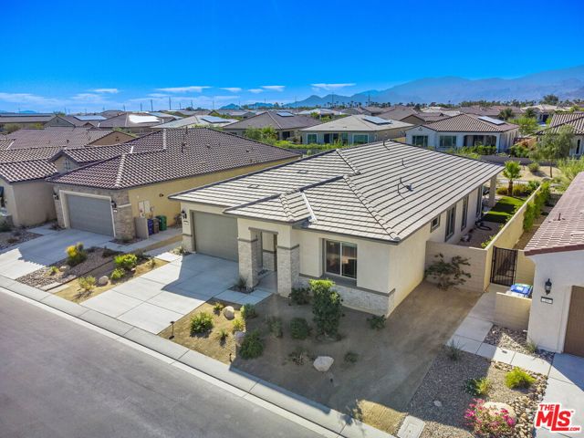 21 Chardonnay, Rancho Mirage CA: https://media.crmls.org/mediaz/bd4fb042-8383-4eca-be10-d610b0c66c7b.jpg