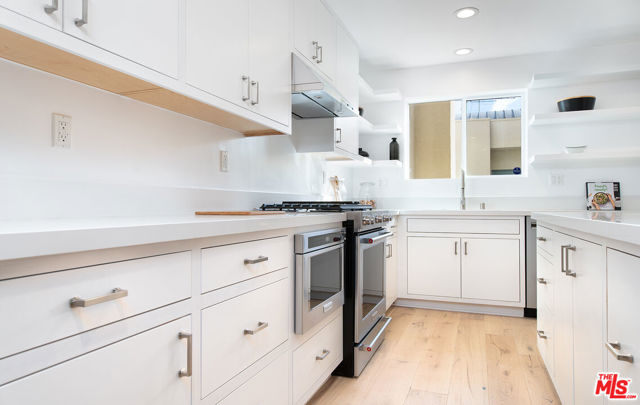 1212 Ocean Park Boulevard, 4 photo 8