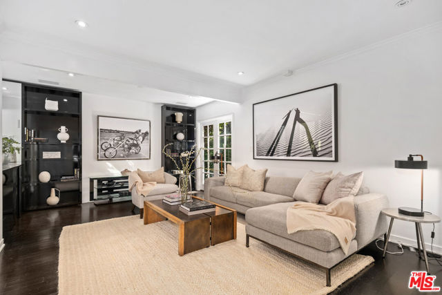1455 Belfast Drive, Los Angeles CA: https://media.crmls.org/mediaz/bd5047fe-7bdc-4b2c-b8d4-10adaedc9caa.jpg