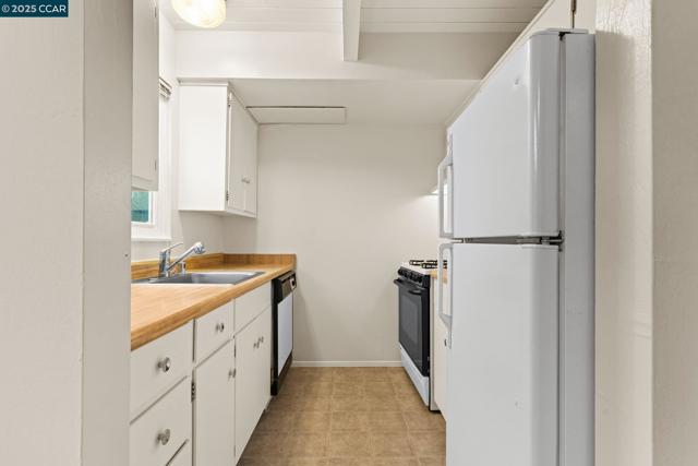 1560 Pine St, Concord CA: https://media.crmls.org/mediaz/bd50c4ac-f5ac-4f65-add0-9ba24cf36c7b.jpg
