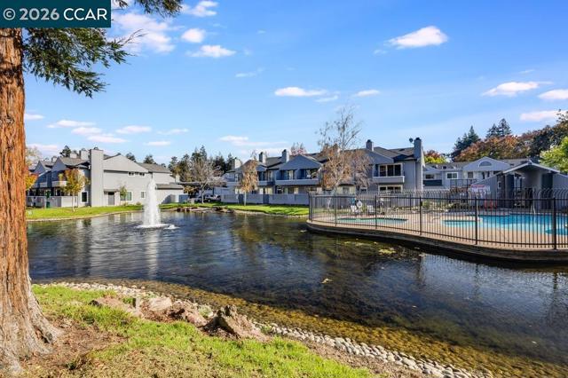 231 Sunspring Ct, Pleasant Hill CA: https://media.crmls.org/mediaz/bd50f98c-848a-4522-b741-07f864f55c2d.jpg