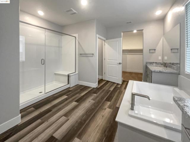 2066 Espana Ln, Rio Vista CA: https://media.crmls.org/mediaz/bd5147ae-1b93-4a5f-bbd7-f80f3ced6acf.jpg