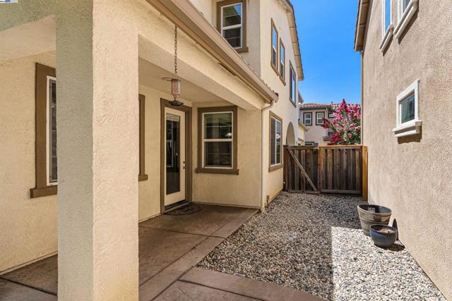 6505 Brando Loop, Fair Oaks CA: https://media.crmls.org/mediaz/bd515452-ef6e-4aa1-a534-2cd242e644cf.jpg