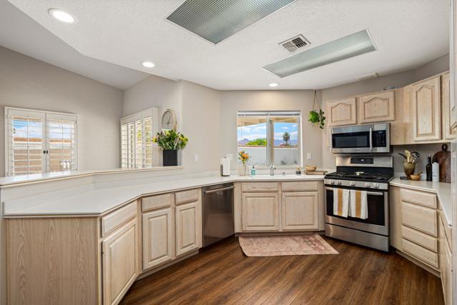 79865 Kingston Drive, Bermuda Dunes CA: https://media.crmls.org/mediaz/bd5241b7-e9a0-463c-a127-c195413e7270.jpg