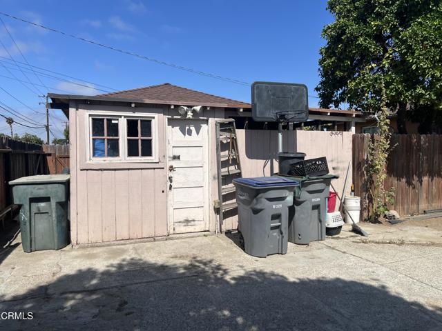 502 504 E Hemlock Street, Oxnard CA: https://media.crmls.org/mediaz/bd5273cd-aec0-4ea9-b9e3-ba414fae1806.jpg